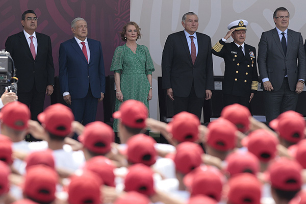 Amlo Y Sergio Salom N Encabezan Ceremonia C Vica De La Batalla De Puebla